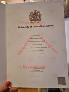 办理英国中央兰开夏大学毕业证成绩单,购买中央兰开夏大学文凭证书,中央兰开夏大学毕业证及文凭样本,办理中央兰开夏大学学位证