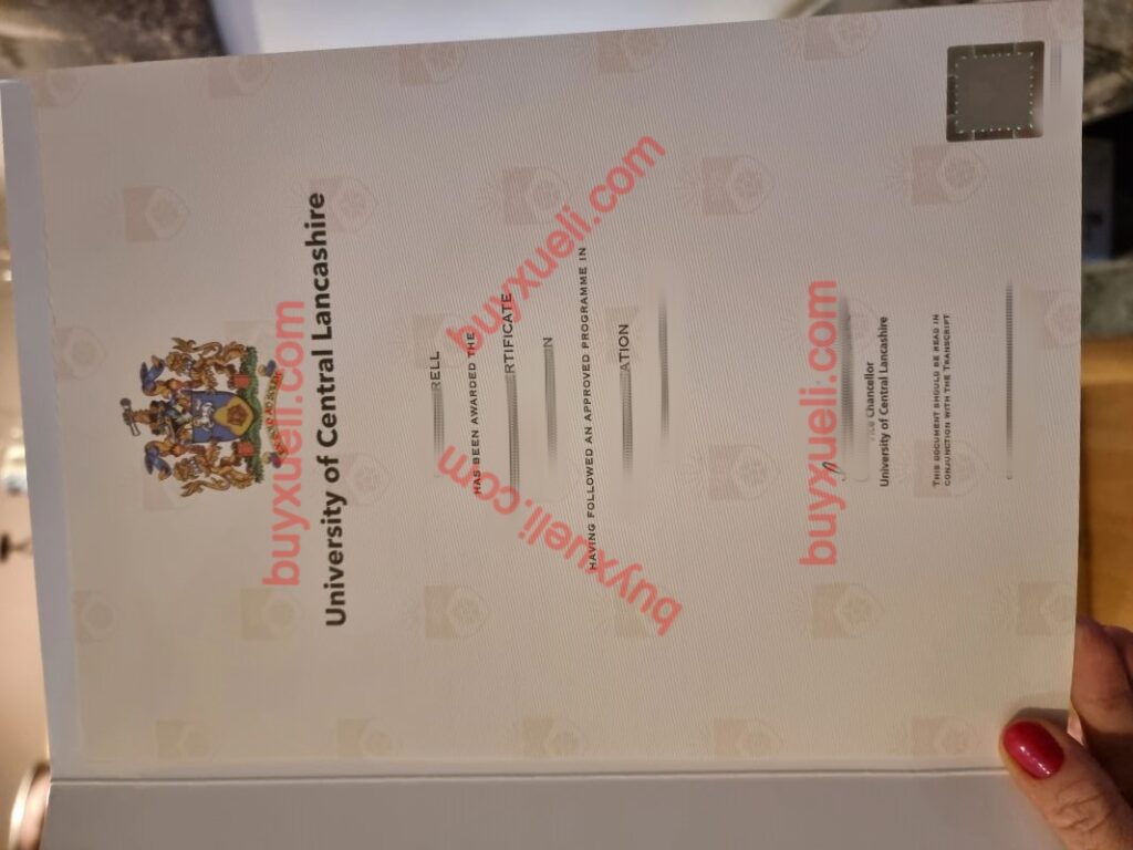 办理英国中央兰开夏大学毕业证成绩单,购买中央兰开夏大学文凭证书,中央兰开夏大学毕业证及文凭样本,办理中央兰开夏大学学位证