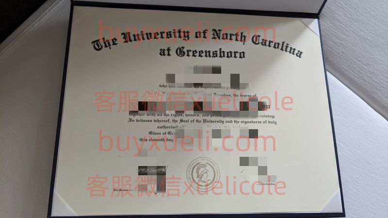 办理北卡罗来纳大学格林斯伯勒分校英文毕业证书,美国线上购买UNC Greensboro毕业文凭,添加专业客服微信(xuelicole)咨询下单流程,北卡罗来纳大学格林斯伯勒分校UNCG毕业证书模版图