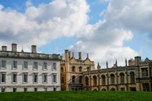 拿到英国 Offer 后学历卡壳？聊聊关于英国 G5 与红砖大学“救火文书”的博弈艺术
